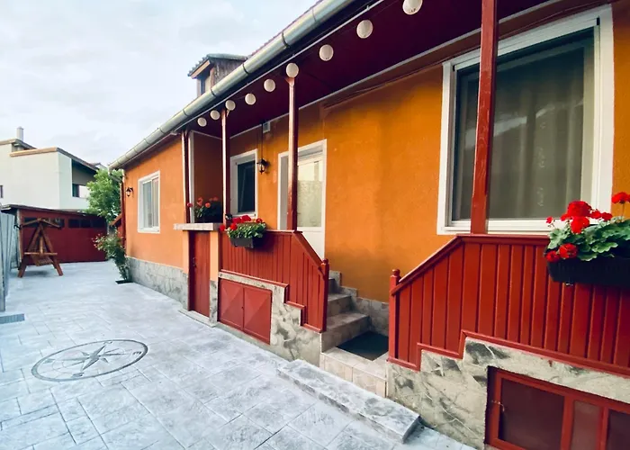 Cozy Corner Guesthouse - Civic Center, Free Parking, Garden With Bbq